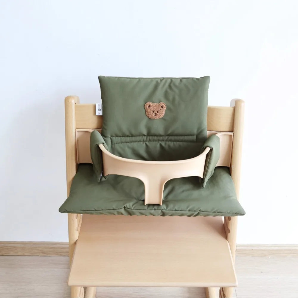 coussin chaise haute ours enfant marron clair confortable chevaux blancs vert olive