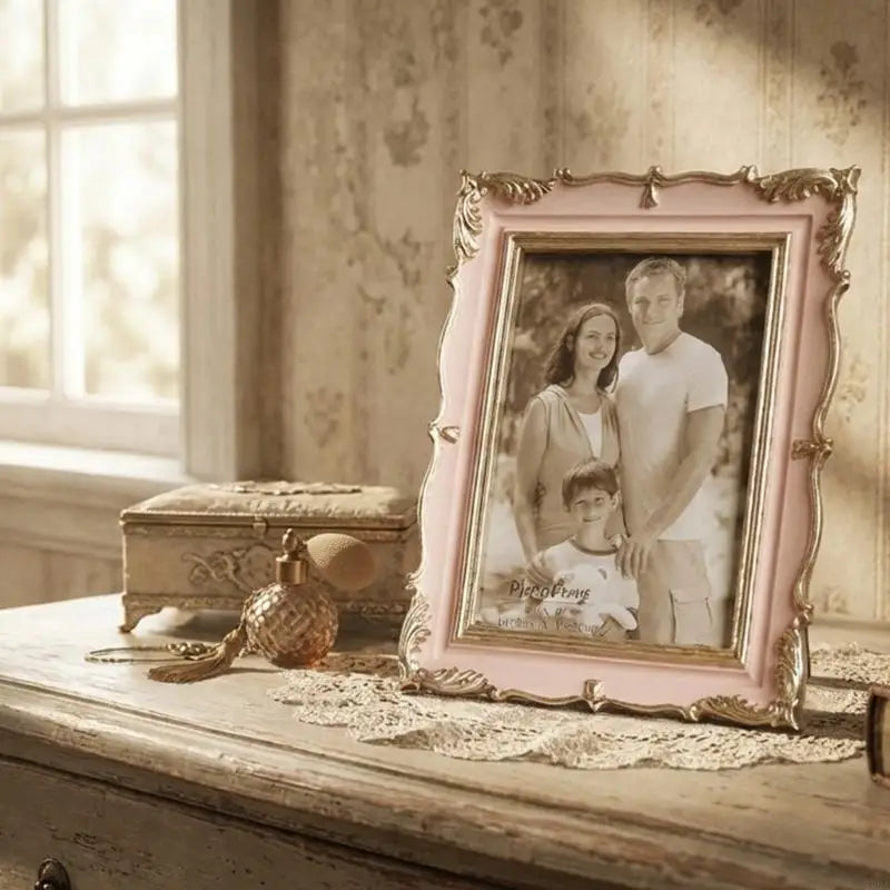 Cadre photo ornements dorés classique rose clair bleu clair décoration table adultes