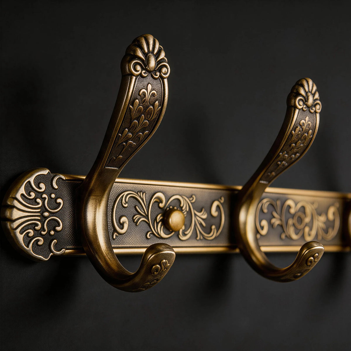 porte manteaux mural vintage six crochets décoration florale bronze foncé doré ornemental fixé mur
