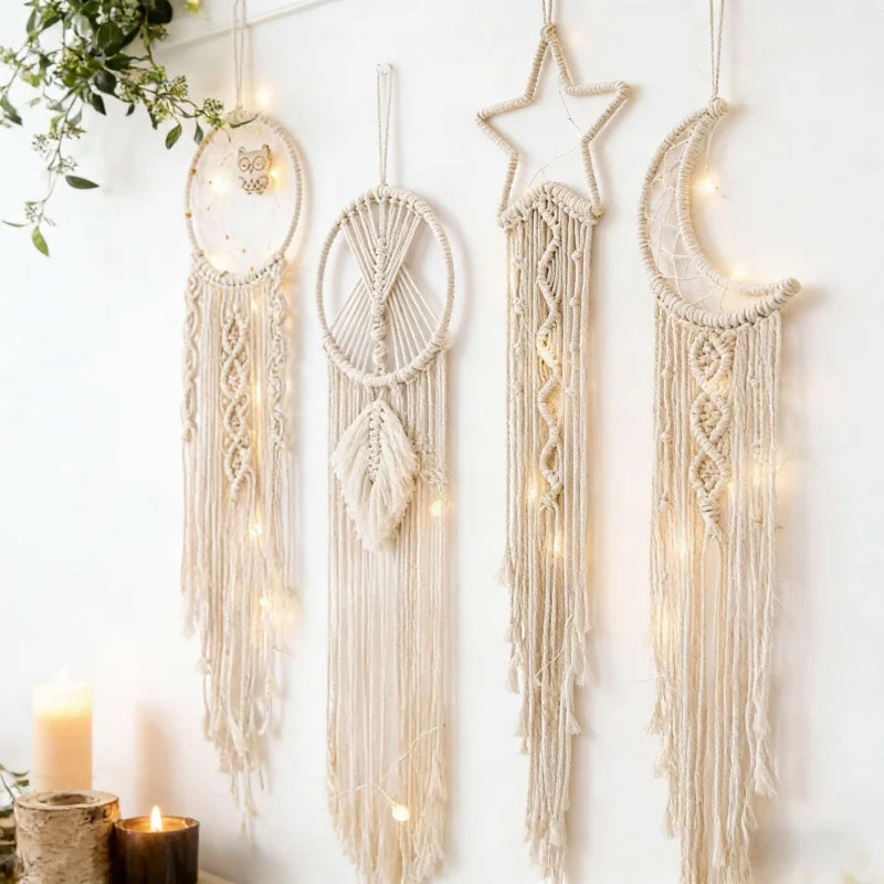 tapisserie macramé boho pompons franges beige clair tissé main décoration murale artisanal