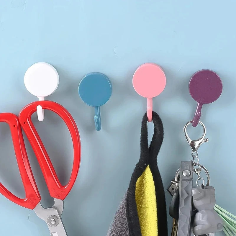 crochets muraux adhésifs robustes bleu clair bleu marine jaune rose blanc modernes utilisation multiple