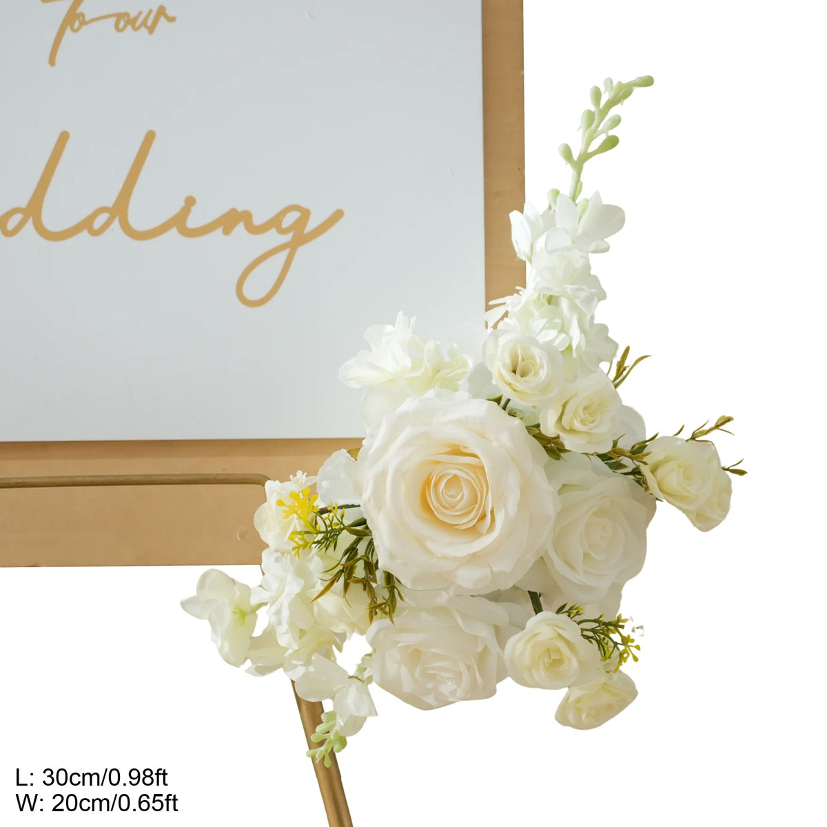 arche décorative mariage fleurs blanches feuillage vert classiqueintérieur décoration soie festive événement