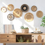 Assiettes décoratives boho tissées motifs géométriques naturel noir blanc fixations rondes
