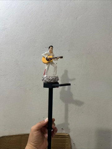 statue solaire jardin elvis blanc doré musique guitare acoustique résine extérieure décoration ornement figuratif