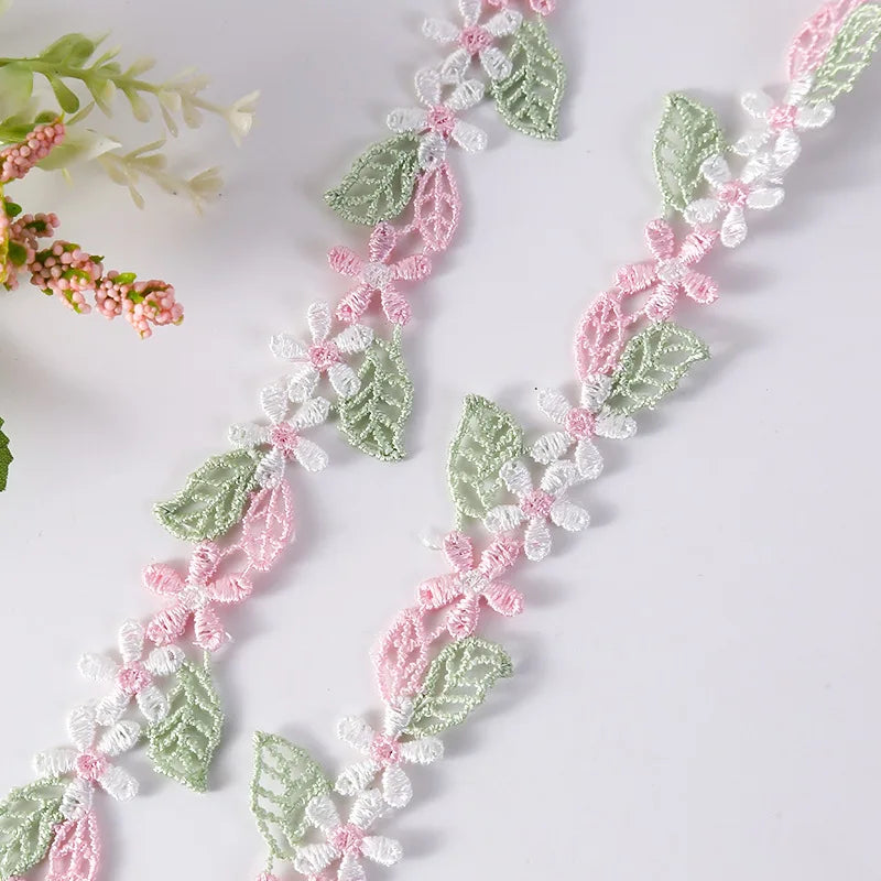 ruban decoratif brode fleurs blancs roses feuilles vertes party floral 2cm large polyester echangable