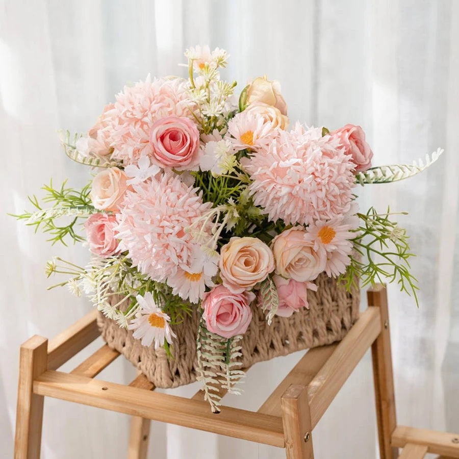 bouquets fleurs artificielles rose blanche bleue intérieur décoration maison panier tressé vases transparents