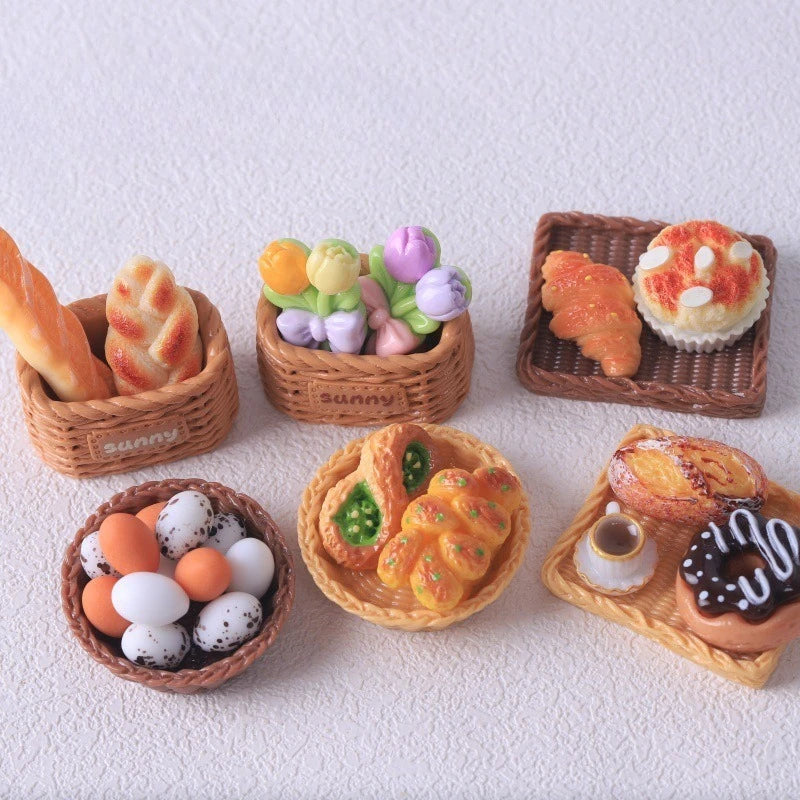 paniers gâteaux miniatures réalistes détaillés marron clair foncé variés tissu paille fruits fleurs