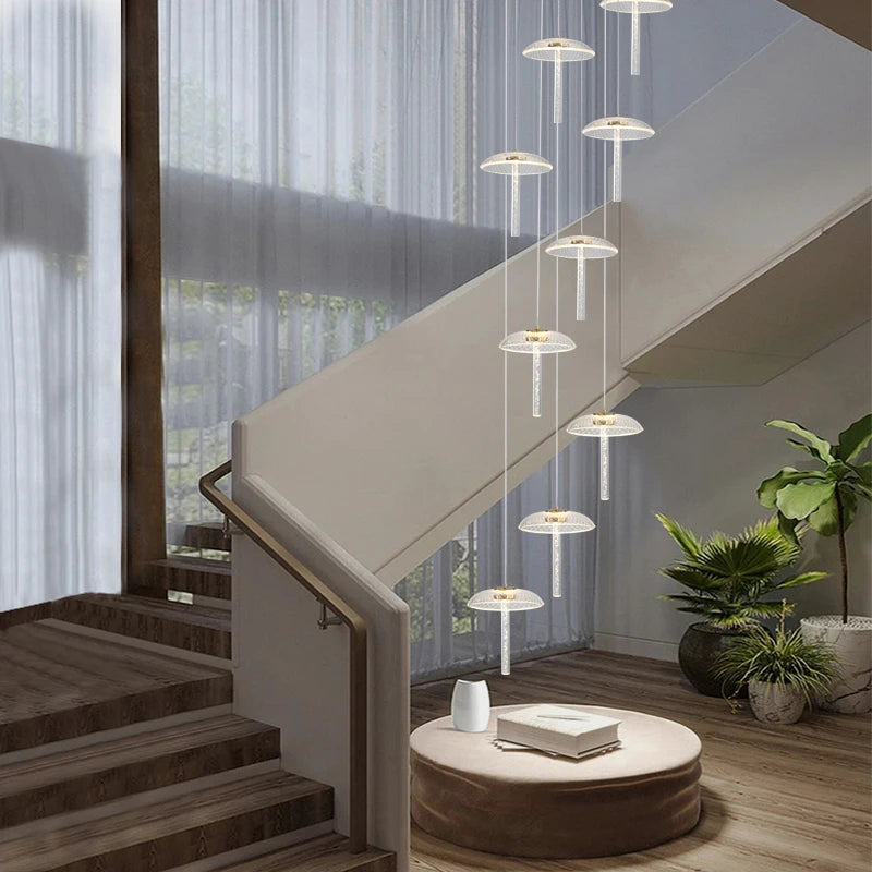 Lampe champignon nordique suspendue au-dessus d'une table