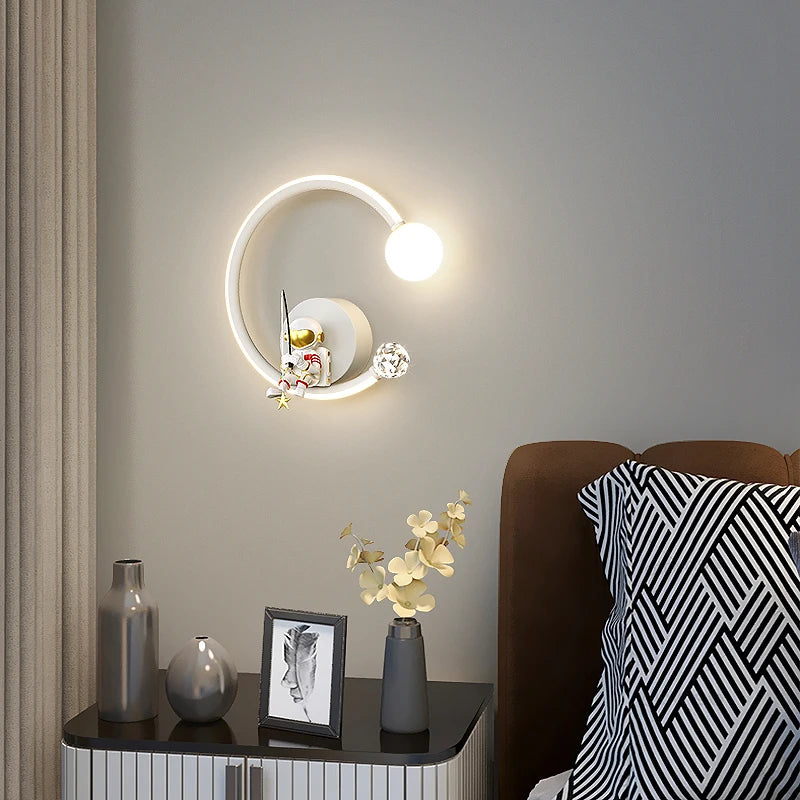 lampe murale moderne astronaute étoiles lune blanc doré crème minimaliste chambre enfant