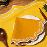 serviettes table tissu vert blanc bleu marine jaune bordures géométriques classiques respectueux environnement 40x40cm