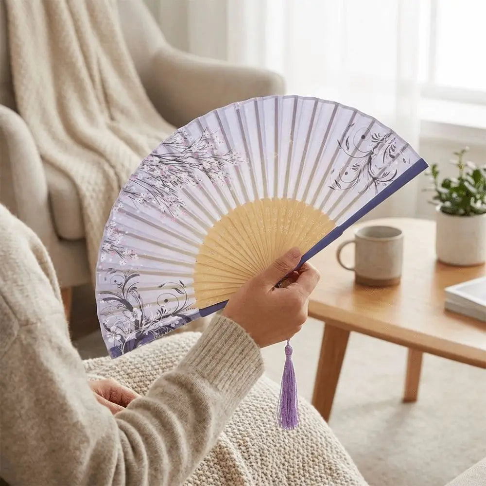 éventail traditionnel floral soie bambou pompon tissu blanc beige violet noir rose clair