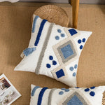 housse coussin carré boho chic motifs géométriques pompons couleur neutres décor maison