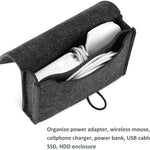 Sac ordinateur portable gris tissu doux moderne chargeurs adaptateurs câbles USB SSD HDD