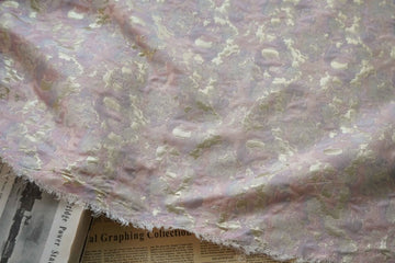 tissu polyester rose bleu doré motifs floraux reliefs texturés opacité variable shabby chic vintage