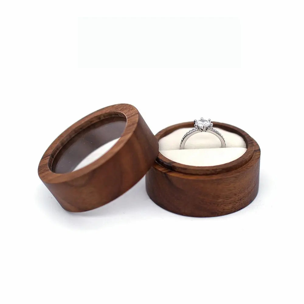 boîte bijoux marron grain bois classique coussin noir anneaux bague solitaire bague mariage étui