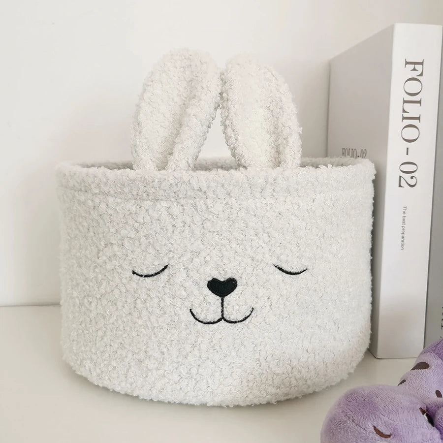 panier décoratif pelucheux doux mignon beige blanc rangement oreilles visage brodé intérieur enfantin