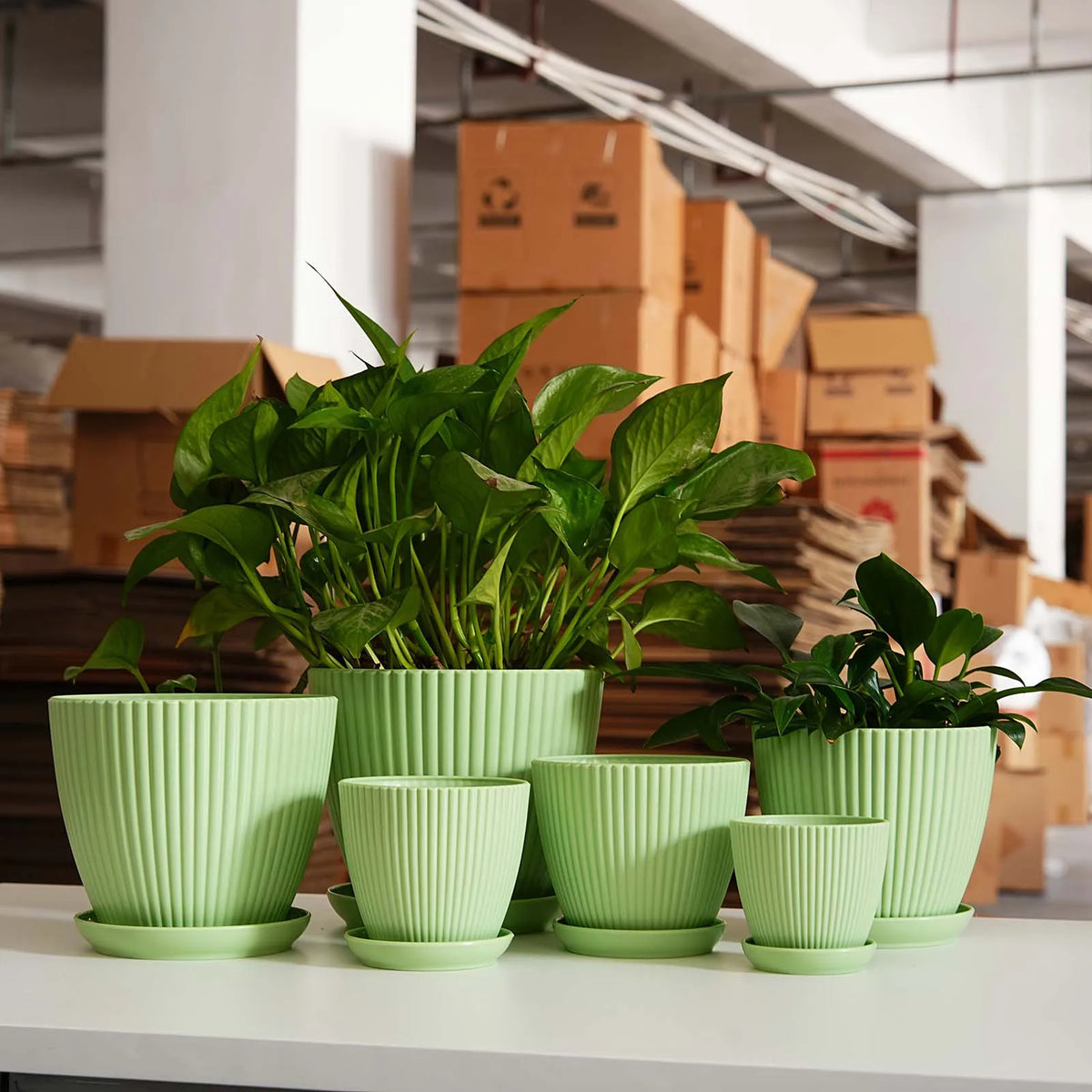 Pots fleurs rayures verticales résine bleu vert blanc soucoupe drainage moderne