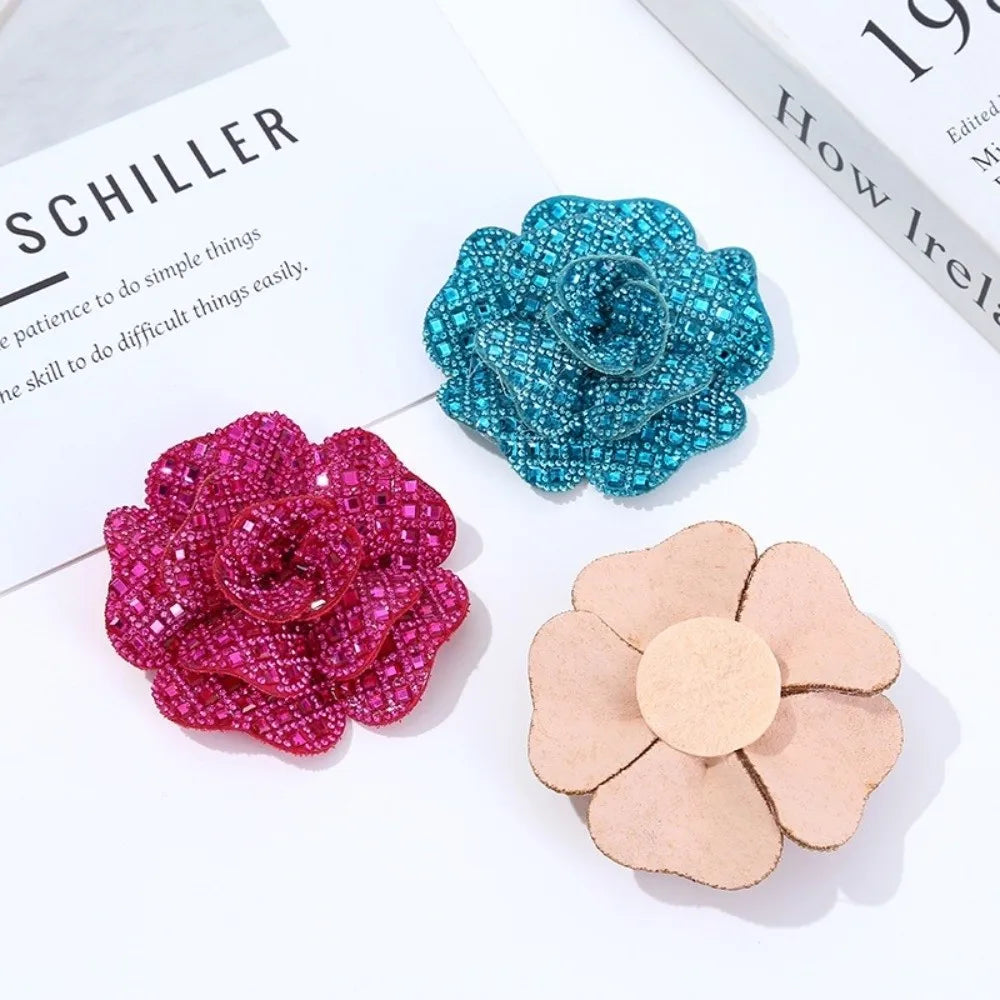broches fleurs relief strass couleur bleue rose marron adhésif élégantes vêtements accessoires mode classiques