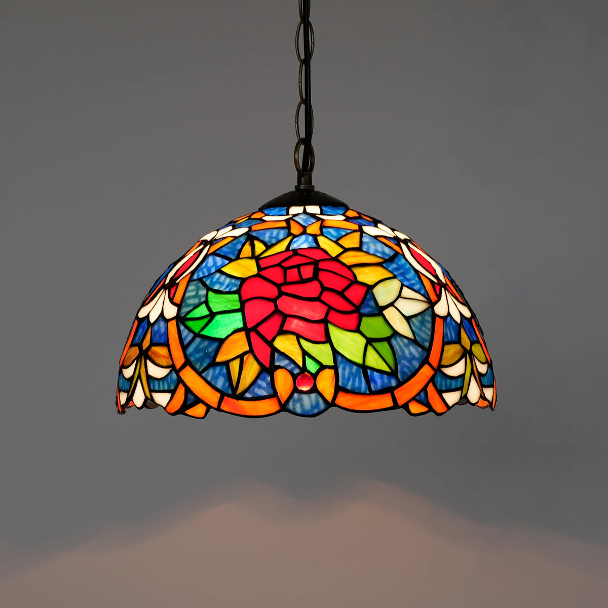 lampe suspendue tiffany fleurs stylisées multicolore rouge orange jaune vert noir adjustable chambre cuisine