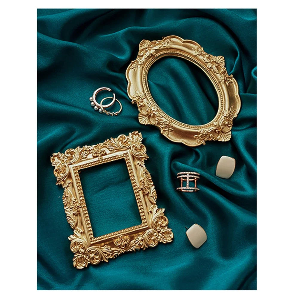 cadres photo ornementaux relief floral bijoux vintage baroque posés studio photographie
