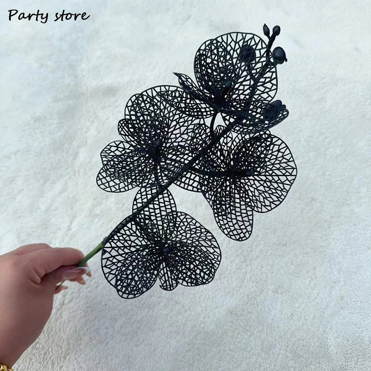 décoration intérieure moderne bouquet artificiel noir feuilles roses stylisées table maison événement party