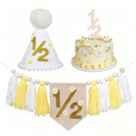 décoration anniversaire bannière chapeau conique fleurs blanches pompons gâteau floral trousseau boisclair