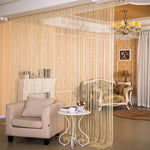 Rideau de fils décoratif en beige pour séparation élégante des pièces, parfait pour ajout d'intimité et touche moderne à votre intérieur. Offrez une ambiance chic et accueillante à votre salon ou chambre grâce à ce rideau tendance. Idéal pour décoration d'intérieur et optimisation de l'espace.