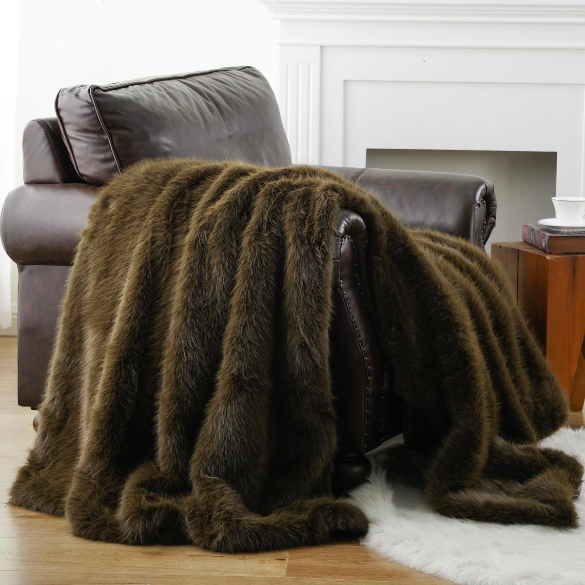 couverture fourrure marron foncé luxueuse douillette grande taille automne hiver usage multiple intérieur voyage