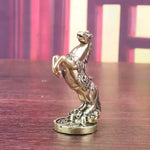 statue équestre bronze figurative détaillée traditionnelle asiatique dorée décoration maison