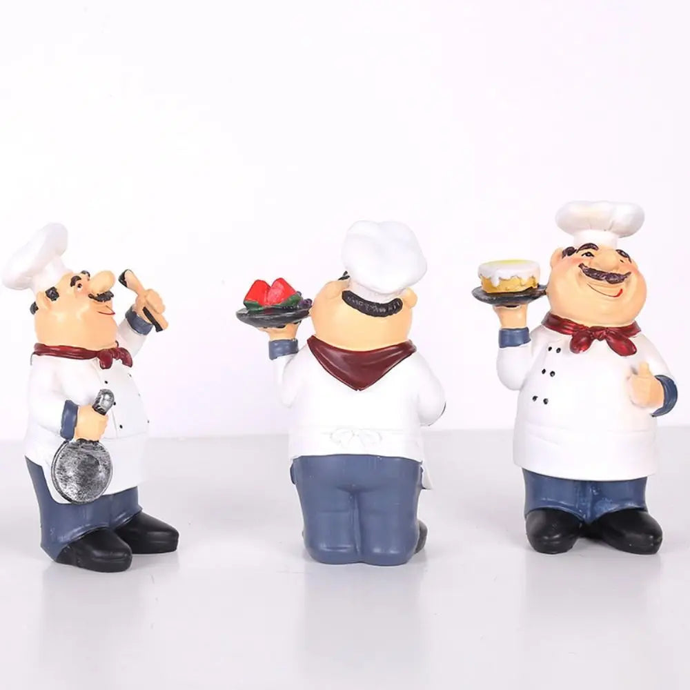 figurine cuisinier cartoon blanc gris rouge texture résinée brillante assiettes fruits spatule cuillère