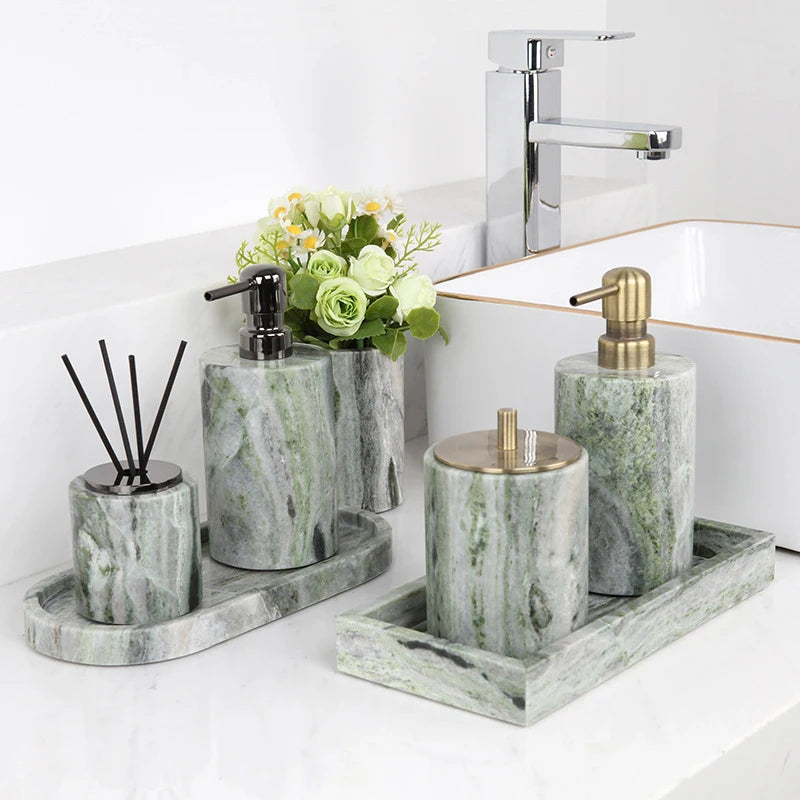 ensemble décoration salle bain marbre vert blanc moderne distributeur savon boîte mouchoirs flacon parfum