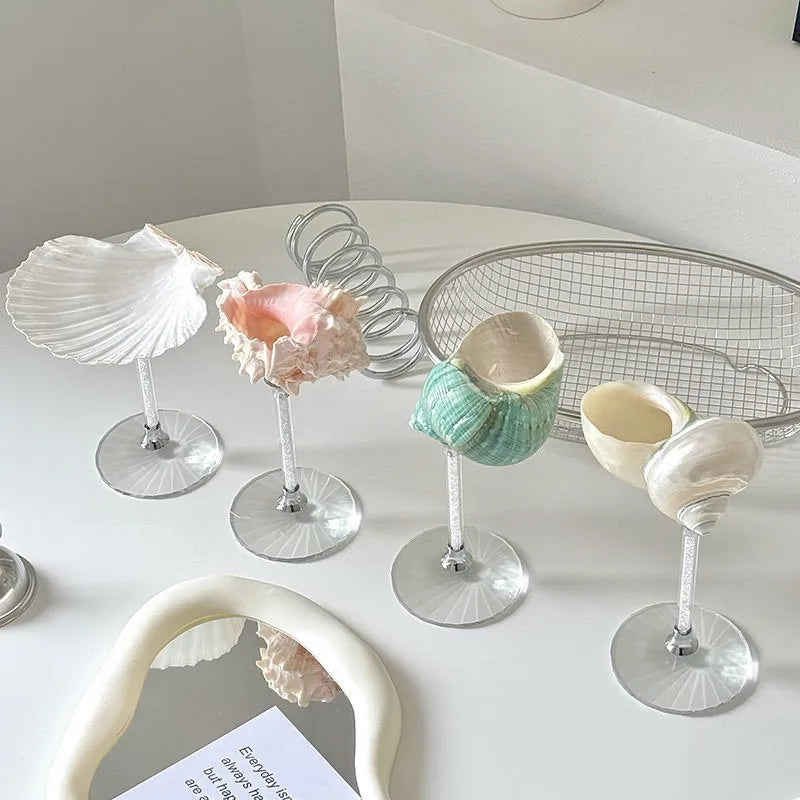 coquillages naturels supports pieds blanc rose vert décoration moderne minimaliste ambiance unique présentation