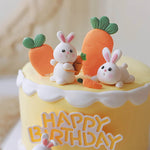 décoration gâteau forme lapin carotte anniversaire enfant festif orange vert blanc