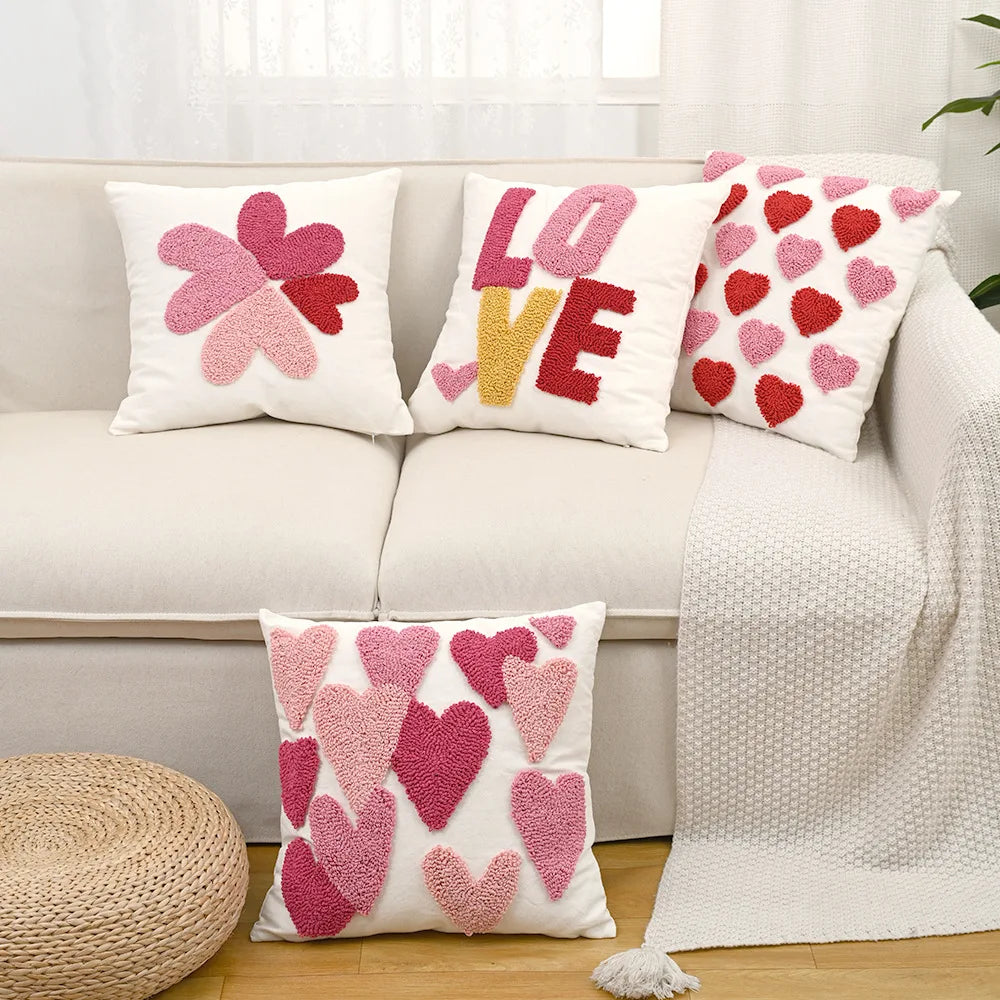 housse coussin brodée velours coton motif cœur relief rose décoration maison valentin 45x45cm