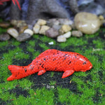 décoration intérieure poisson koi résine rouge blanc bleu points noirs réaliste maison
