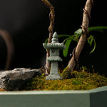 décoration table zen pierre miniature lanterne japonaise arbre branches mousse rocher gris vert traditionnelle