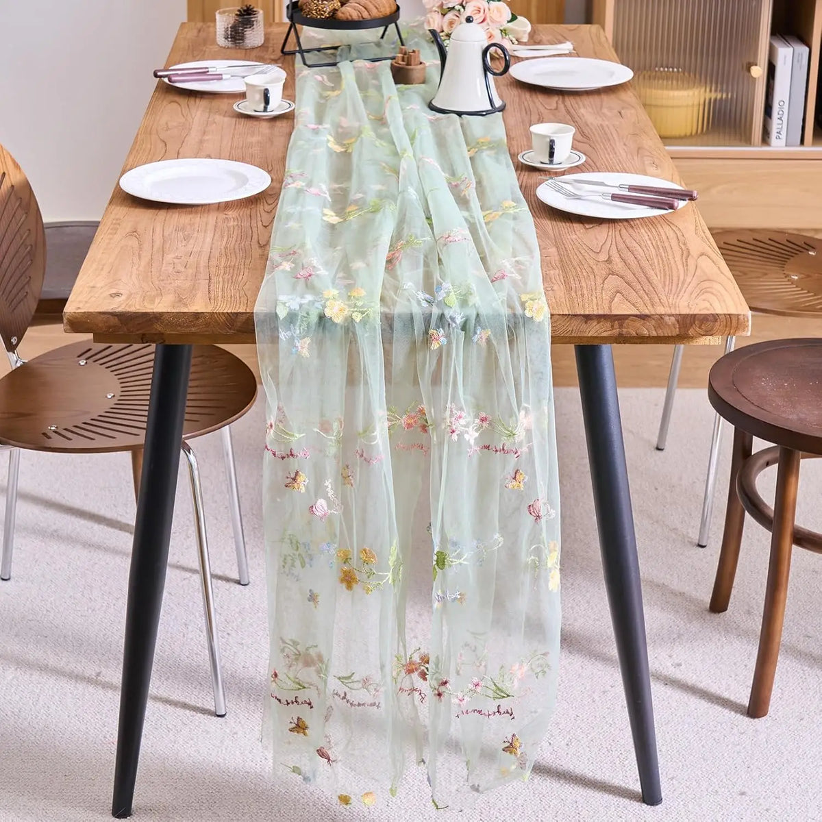 nappe transparente brodée floral verte jaune rose bleu blanche décoration table mariage fête