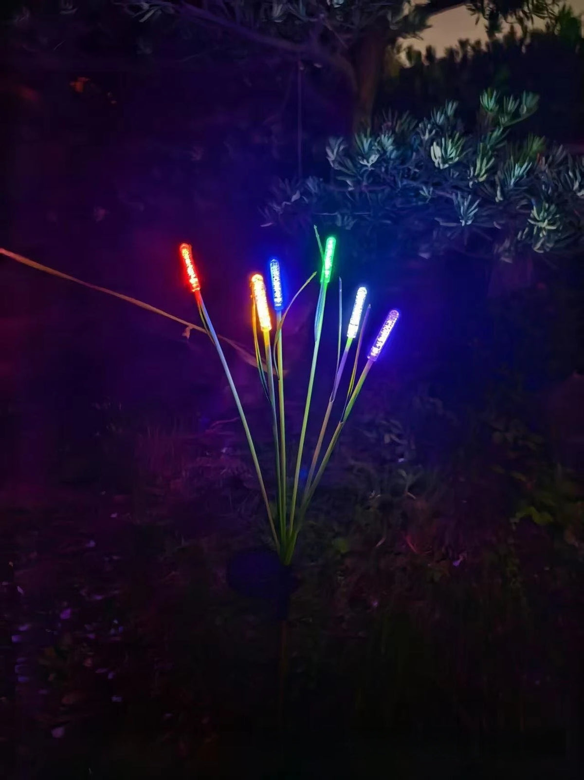 guirlande lumineuse solaire led jardin decoration exterieure moderne cones translucides vert jaune blanc