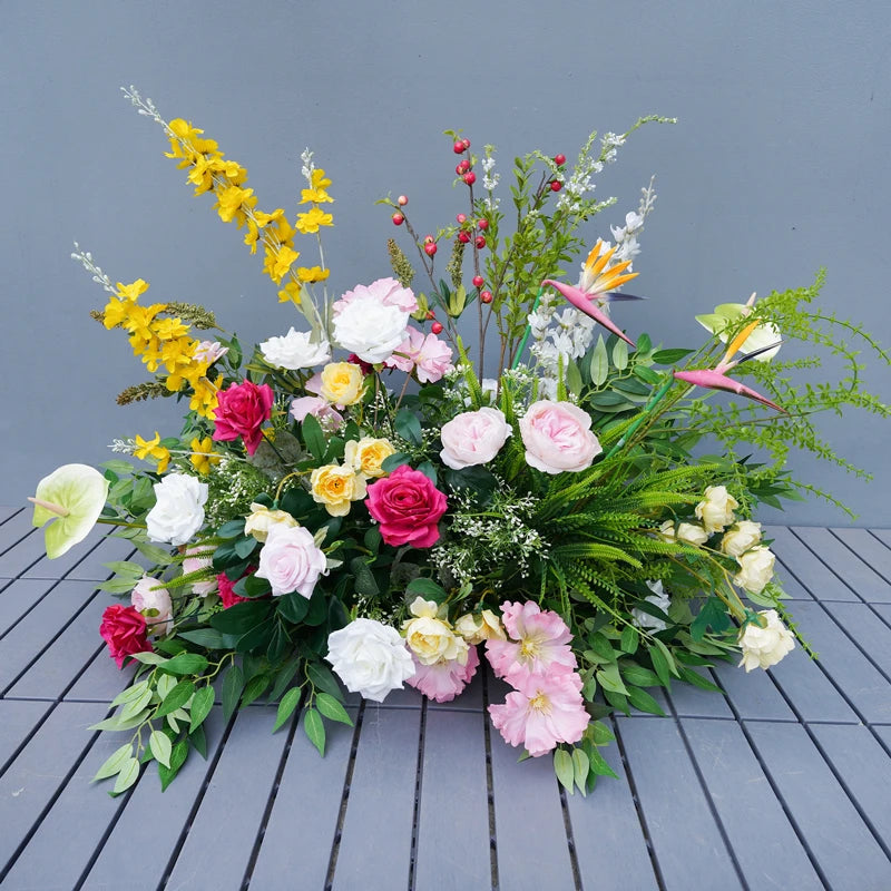 arche florale multicolore décoration extérieure mariage anniversaire fête blanches roses jaunes vertes