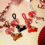 porte clés chevaux chapeaux motifs géométriques moderne blanc rouge noir marron