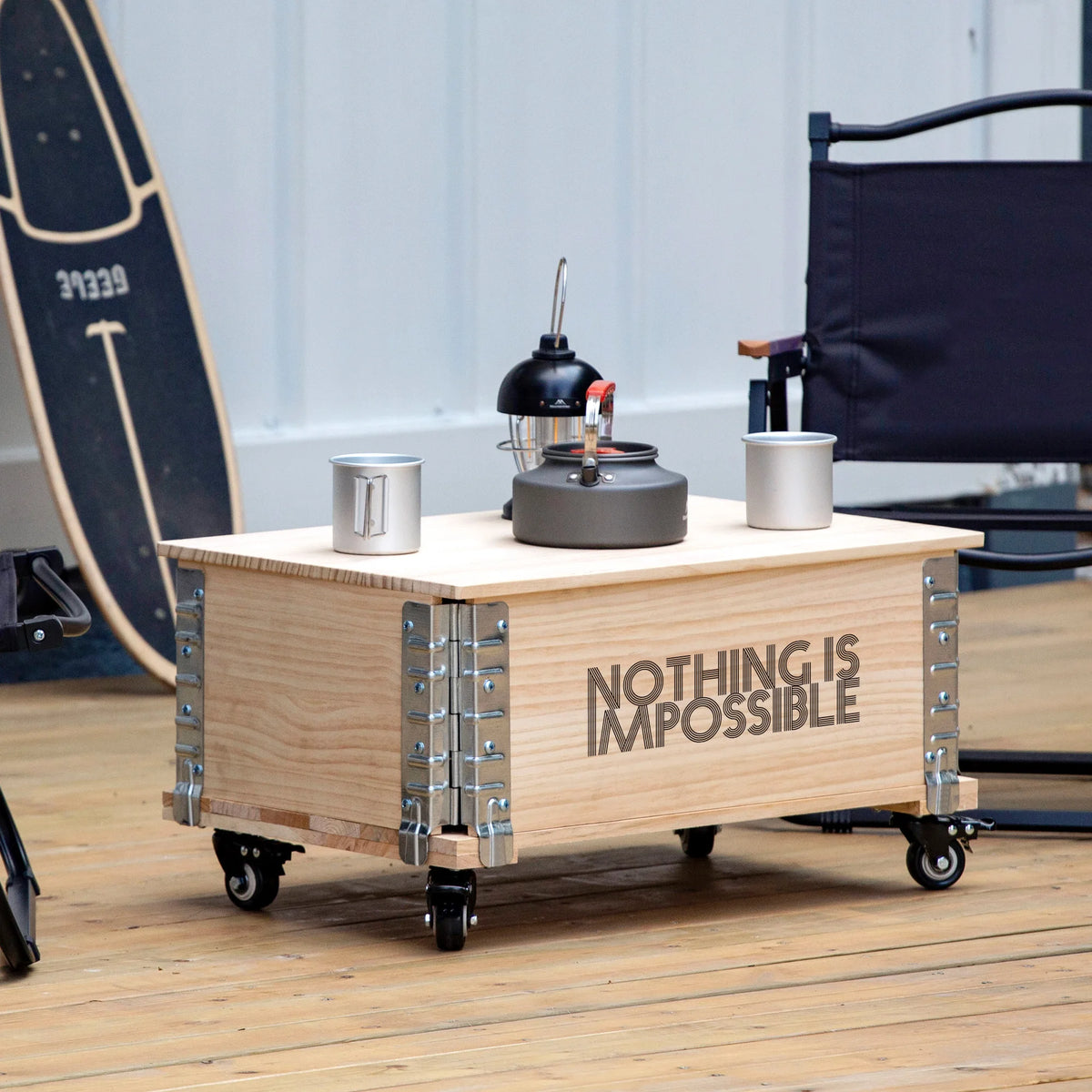 table basse vintage industrielle bois roulettes accessoires métal gris rectangle multifonctionnelle assemblage