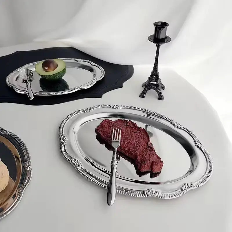 assiettes ovales argentées motifs floraux classiques dessert fruits organisateur table manger