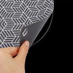 tapis protection silicone induction moderne noir blanc motif cubes adhésif cuisine