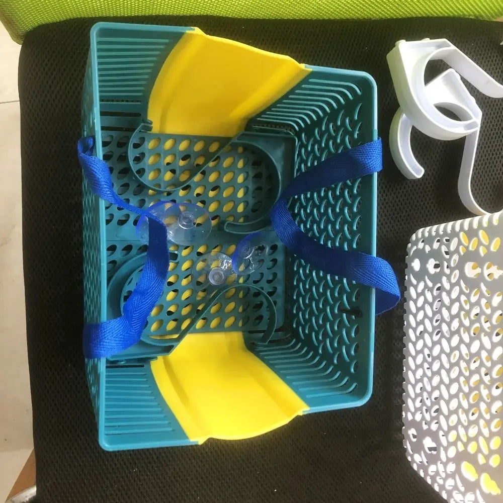 panier rangement bleu blanc perforé moderne ventilé poignées détachables adhésifs grilles bain plage utilitaire