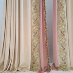 rideaux salon rose beige brodés fleurs classique élégant opacité totale pompons dorés