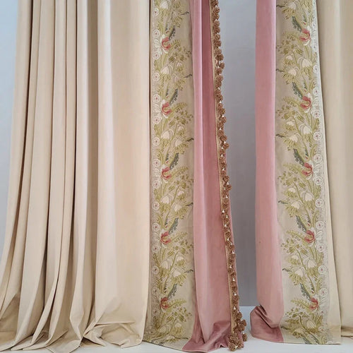 rideaux salon rose beige brodés fleurs classique élégant opacité totale pompons dorés