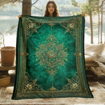 couverture velours vert émeraude broderie dorée motif floral boho chic canapé décoration hiver