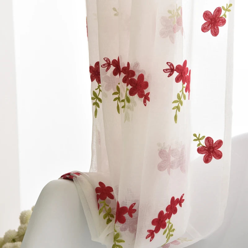 rideaux blancs rouges fleur brodés tulle transparents floral fenêtre chambrehôtelcafé