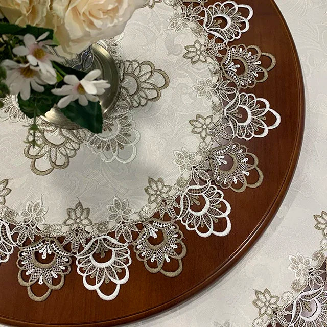 serviette table brodée fleuriale diamètre 50cm blanc élégante réutilisable polyester machine laverextérieur noël