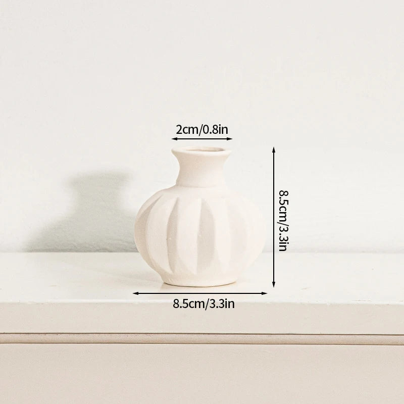 vases blancs modernes céramique rondes lignes horizontales décoration intérieure simple